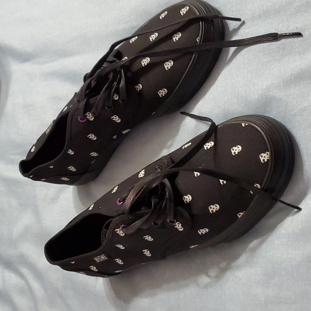 THE MISFITS/ IRN-FST-MFG BLACK AND WHITE SNEAKERS 👟